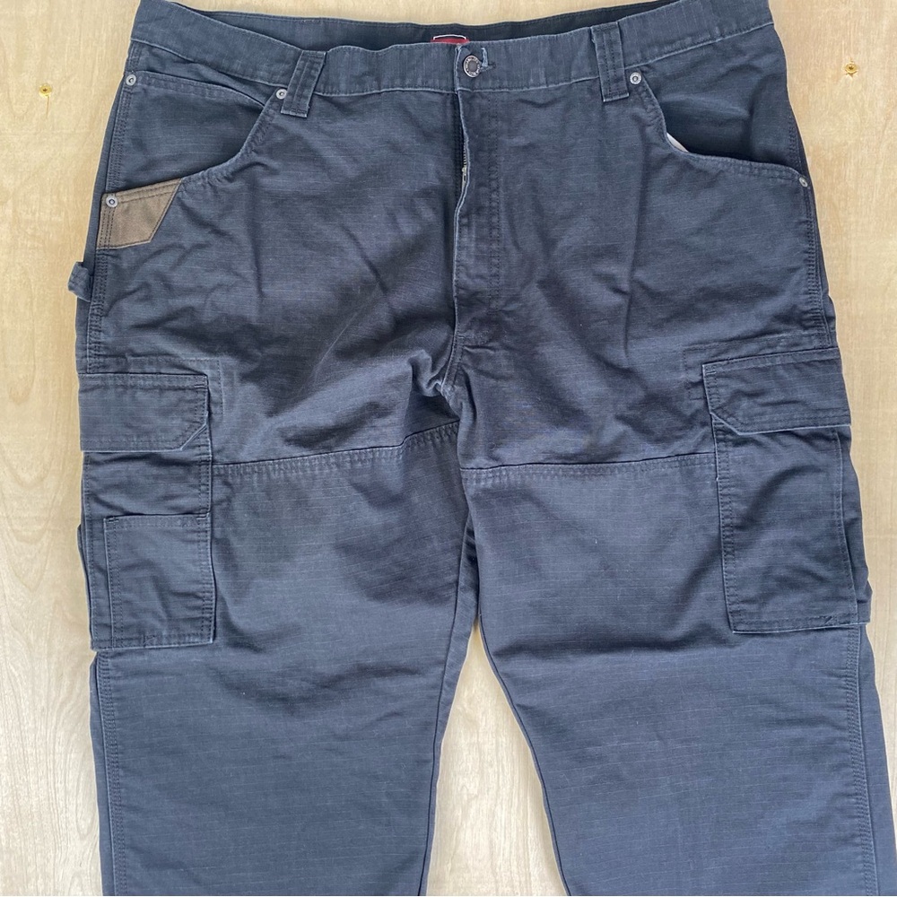 Wrangler Mens 42x30 Riggs Workwear Ripstop Ranger Pants Cargo Black.